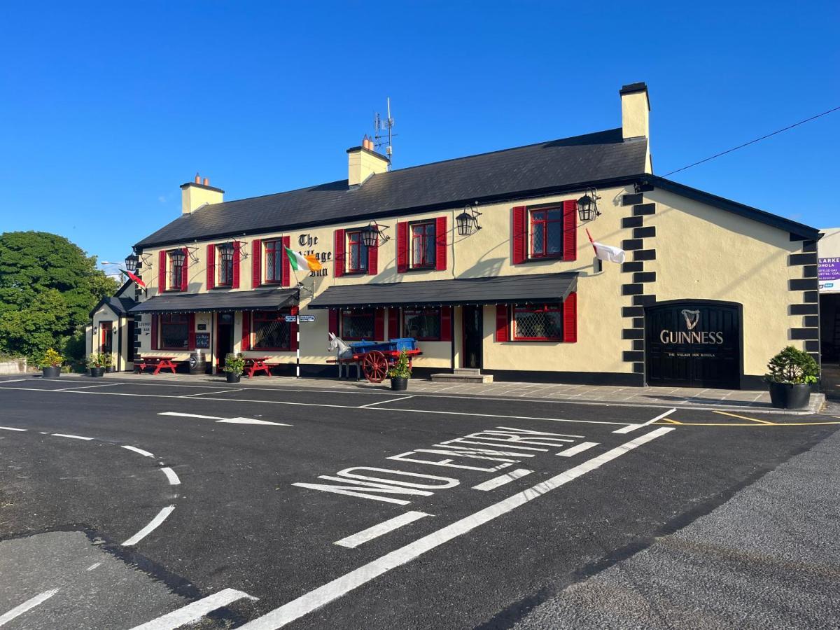The Village Inn Bohola Exterior foto